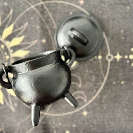 caldero de bruja de hierro fundido negro