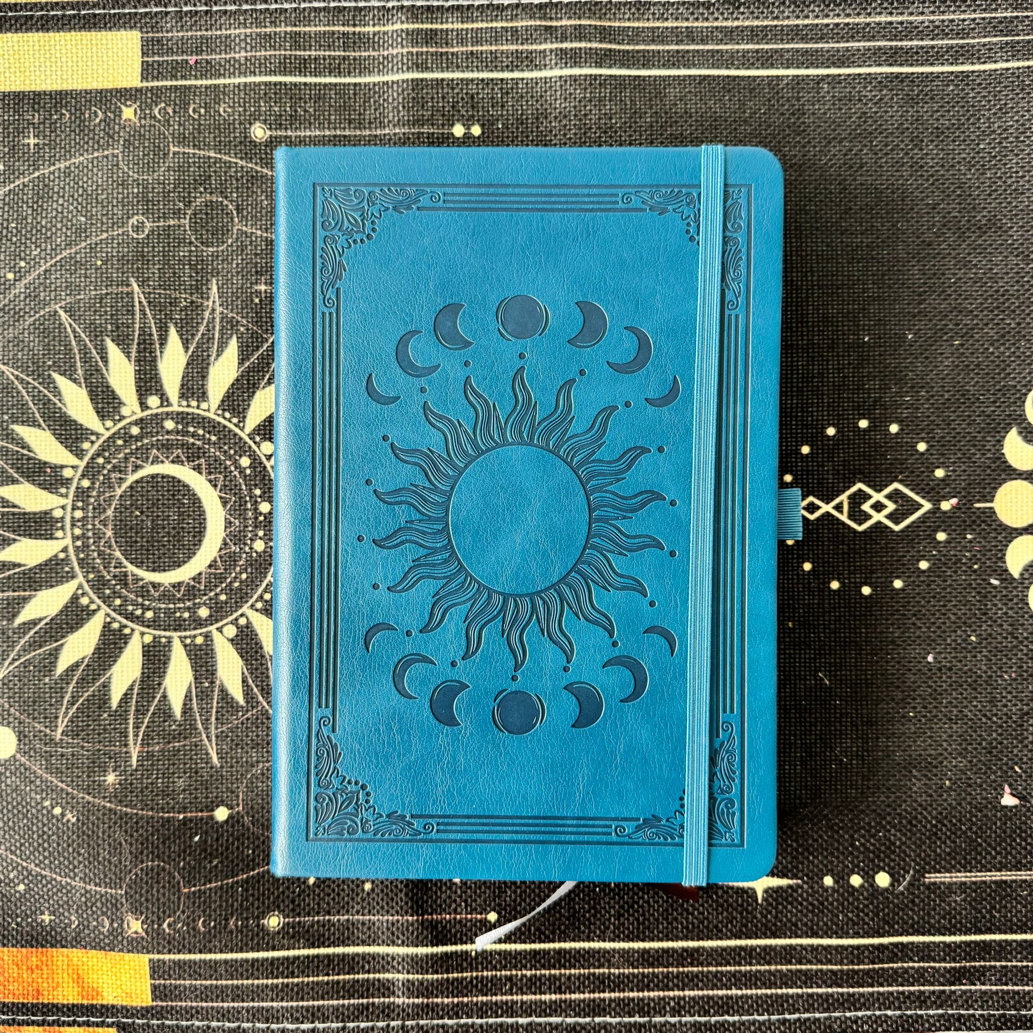 grimorio de sol y fases lunares de cuero vegano