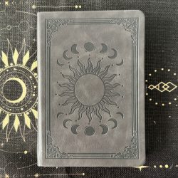 grimorio de sol y fases lunares de cuero vegano