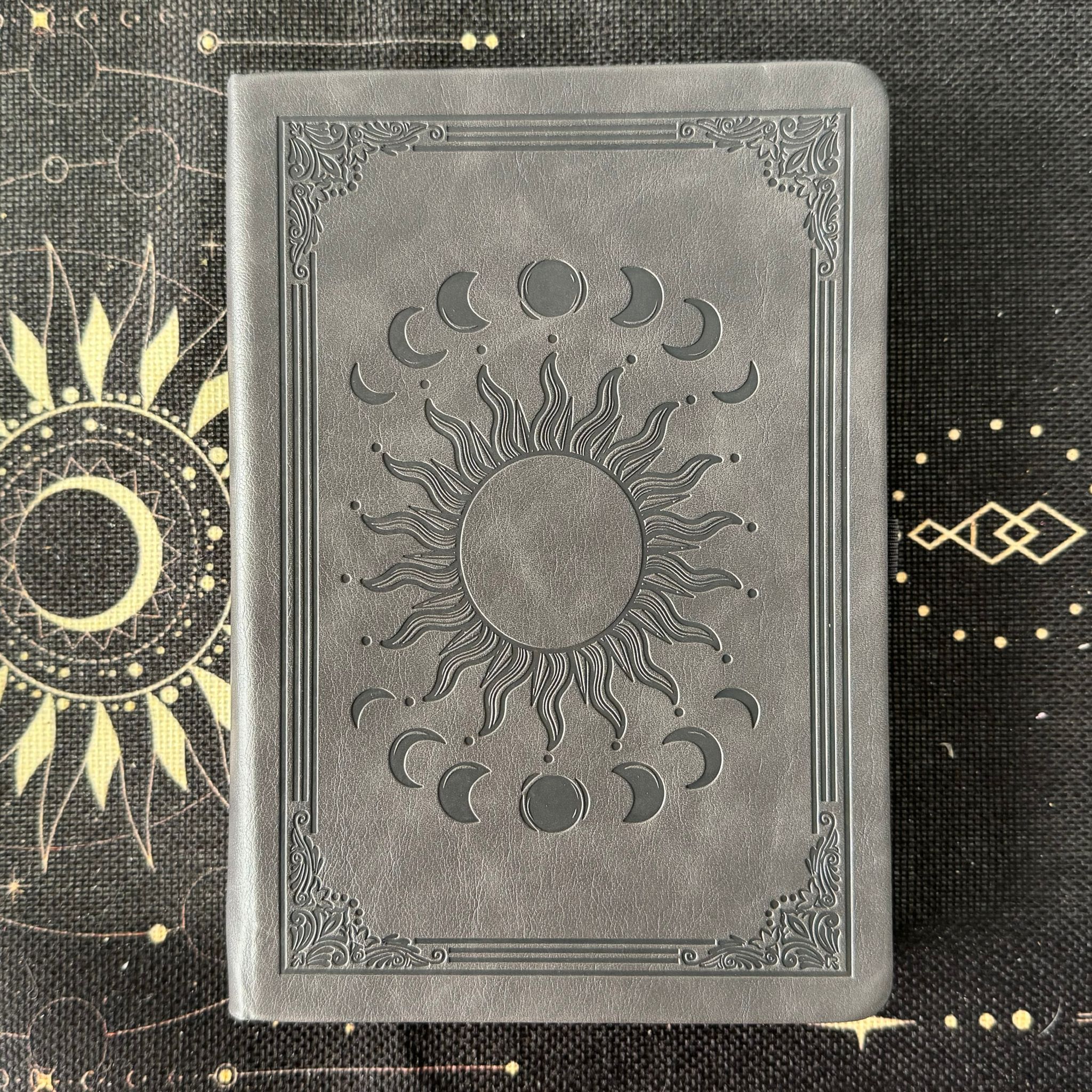 grimorio de sol y fases lunares de cuero vegano