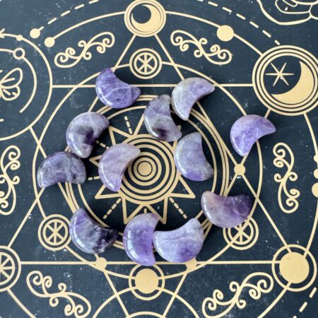 Luna de amatista tallada