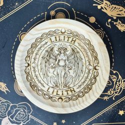 altar de madera redondo para lilith artesanal ecomagic