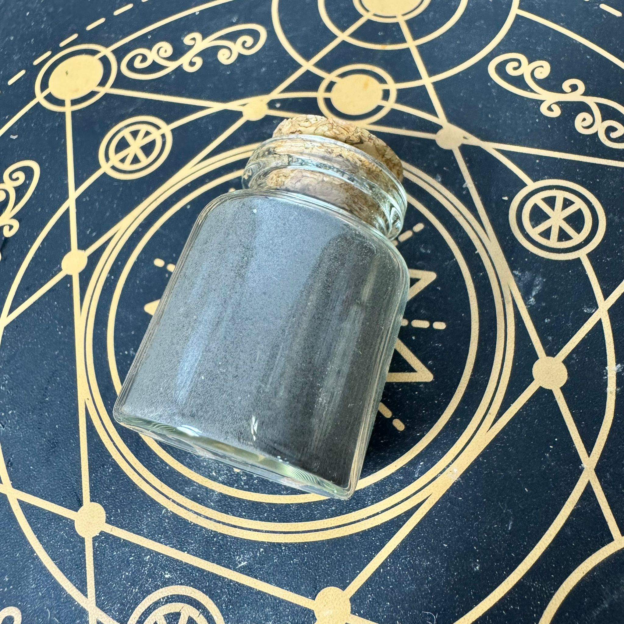 sal de bruja negra para la protección del espacio y la energía ecomagic realizada a mano artesanalmente