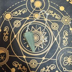 Péndulo facetado de jade verde
