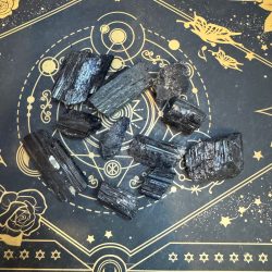Turmalina negra en bruto