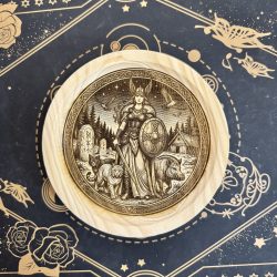 Freyja (14cm) - Altar pequeño de madera artesanal de la Diosa vikinga