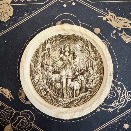 Altar pequeño de madera artesanal de la Diosa Artemisa (14cm)