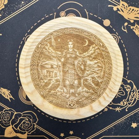 Altar pequeño de madera artesanal de la Diosa Morrigan (14cm)