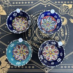 Cuencos pequeños de cerámica pintados