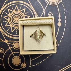 Anillo Nudo de Bruja – Acero Dorado Ajustable